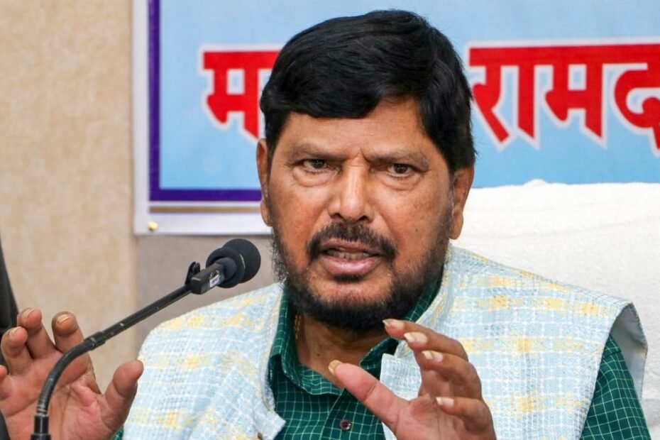 ‘…इसलिए-उन्हें-सदन-में-बोलने-से-रोका-जाता-है’,-राहुल-गांधी-पर-रामदास-अठावले-का-बड़ा-दावा