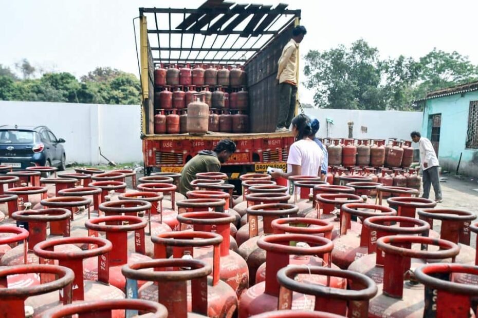 बिहार-में-lpg-सिलेंडर-की-कालाबाजारी-के-बीच-बड़ी-कार्रवाई,-हिरासत-में-2-लोग,-इस-जिले-में-हड़कंप