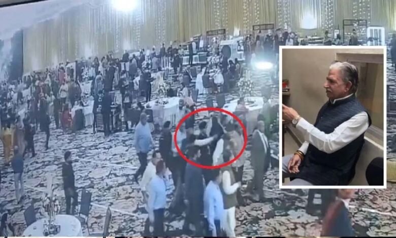 शादी-समारोह-में-पूर्व-मुख्यमंत्री-फारूक-अब्दुल्ला-पर-जानलेवा-हमला,-पुलिस-के-दो-जांबाजों-ने-बचाई-जान