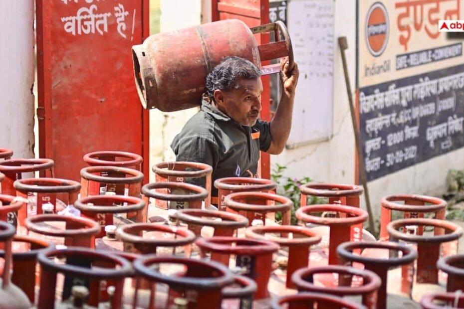 lpg-crisis:-गैस-सिलेंडर-को-लेकर-अफवाहों-पर-प्रशासन-का-बयान,-अयोध्या-dm-बोले-‘घरेलू-सप्लाई…’