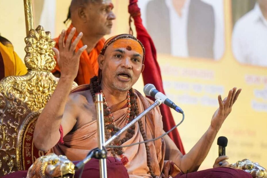 लखनऊ-में-शंकराचार्य-अविमुक्तेश्वरानंद-सरस्वती-से-मिलने-पहुंचे-सपा-चीफ-अखिलेश-यादव,-क्या-बात-हुई?