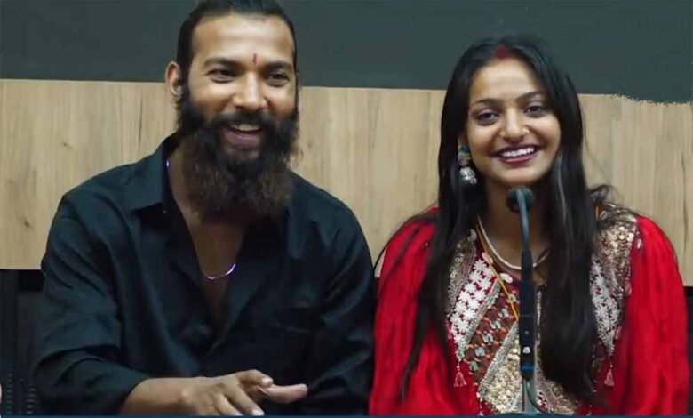 यह-लव-जिहाद-है’-—-महाकुंभ-की-वायरल-गर्ल-मोनालिसा-की-शादी-पर-बवाल,-डायरेक्टर-बोले:-मेरे-साथ-विश्वासघात-हुआ