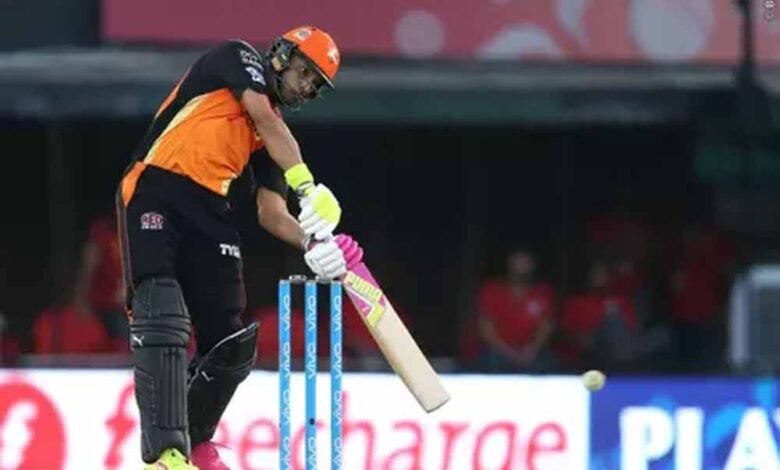 आईपीएल-2017-का-पहला-मैच:-युवराज-सिंह-का-चला-जादू,-srh-ने-rcb-को-दी-करारी-शिकस्त