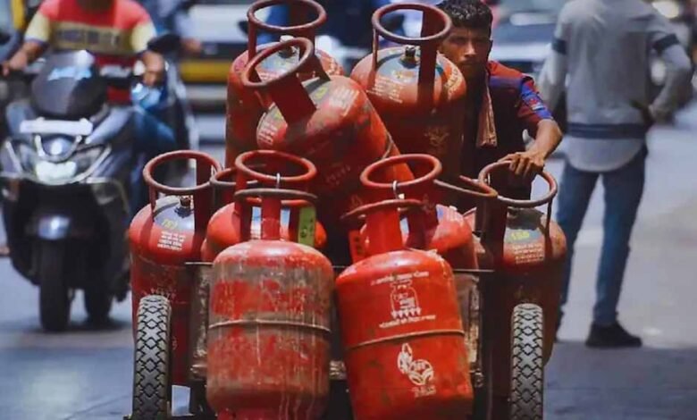 एलपीजी-सब्सिडी-के-लिए-बड़ा-बजट:-2025-26-में-तेल-कंपनियों-को-30,000-करोड़-देगी-सरकार