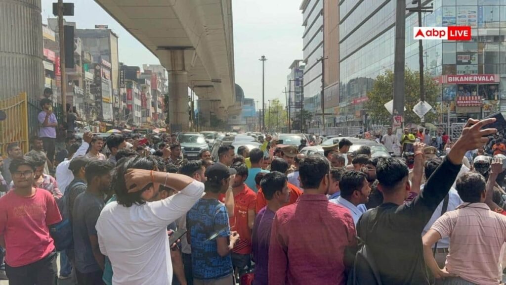 noida-news:-नोएडा-में-गैस-संकट-से-हाहाकार,-बुकिंग-के-बाद-भी-नहीं-मिले-सिलेंडर,-लोगों-ने-सड़क-पर-लगाया-जाम