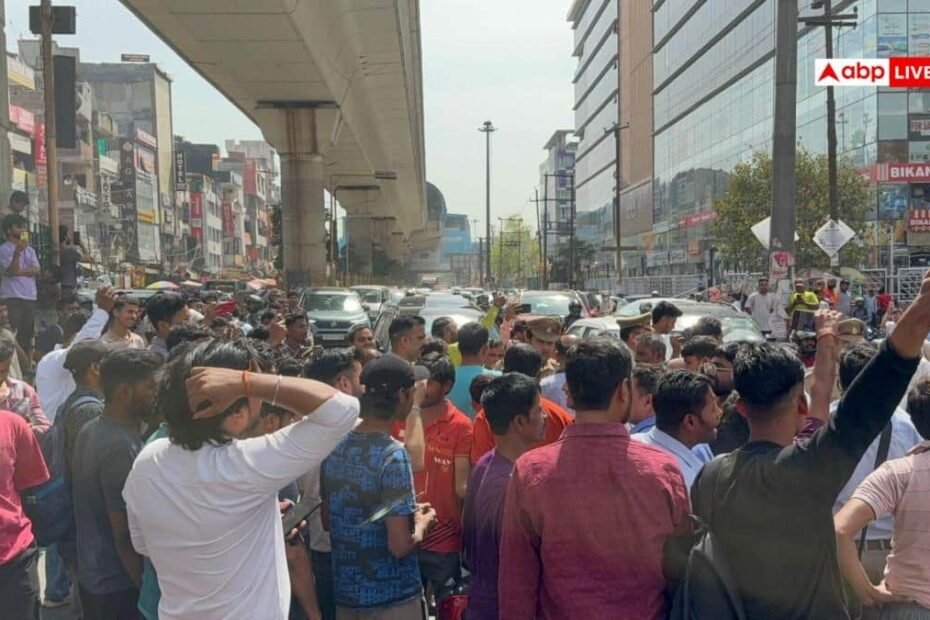 noida-news:-नोएडा-में-गैस-संकट-से-हाहाकार,-बुकिंग-के-बाद-भी-नहीं-मिले-सिलेंडर,-लोगों-ने-सड़क-पर-लगाया-जाम