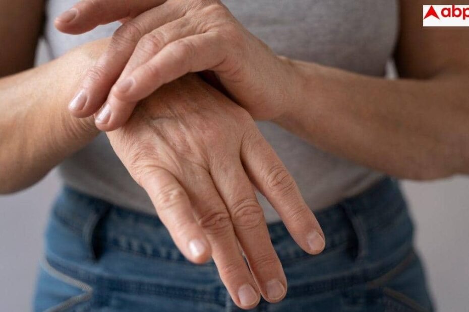 why-hands-go-numb-at-night:-सोते-वक्त-हाथ-सुन्न-हो-जाए-तो-इसे-फटाफट-कैसे-करें-ठीक?-अधिकतर-लोग-करते-हैं-ये-मिस्टेक्स