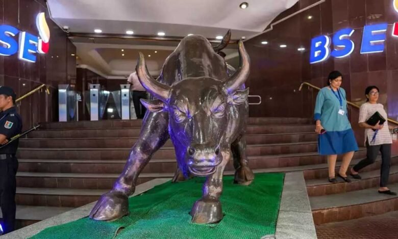 शेयर-बाजार-में-लगातार-तीसरे-दिन-गिरावट,-निफ्टी-11-महीने-में-पहली-बार-23,500-के-नीचे