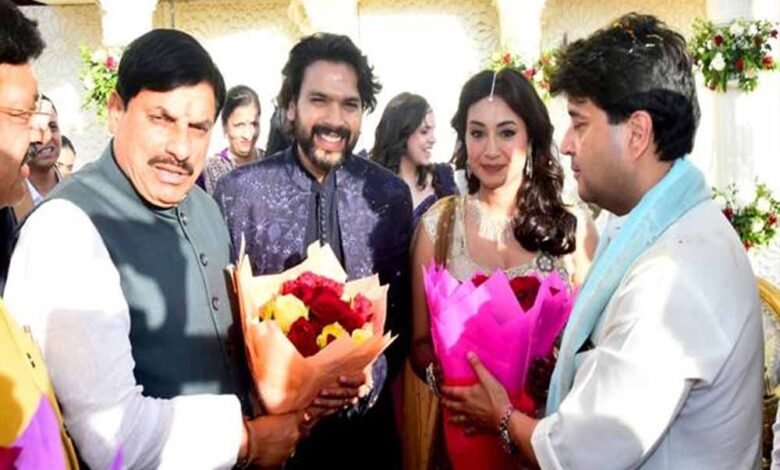 मुख्यमंत्री-डॉ.-यादव-विधायक-देवेन्द्र-जैन-के-पुत्र-के-वैवाहिक-कार्यक्रम-में-शामिल-हुए