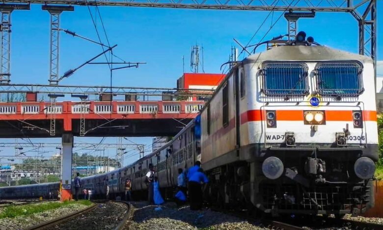 रेलवे-की-गर्मी-की-छुट्टियों-के-लिए-1,484-स्पेशल-ट्रेनों-का-एलान,-वेटिंग-लिस्ट-में-मिलेगी-राहत