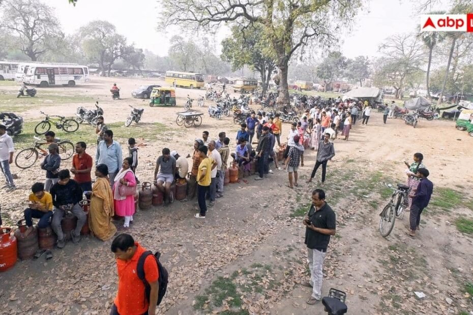 lpg-crisis:-फर्रुखाबाद-में-गैस-सिलेंडर-लेने-लाइन-में-लगे-बुजुर्ग-की-मौत,-एजेंसी-के-बाहर-अचानक-बिगड़ी-तबीयत