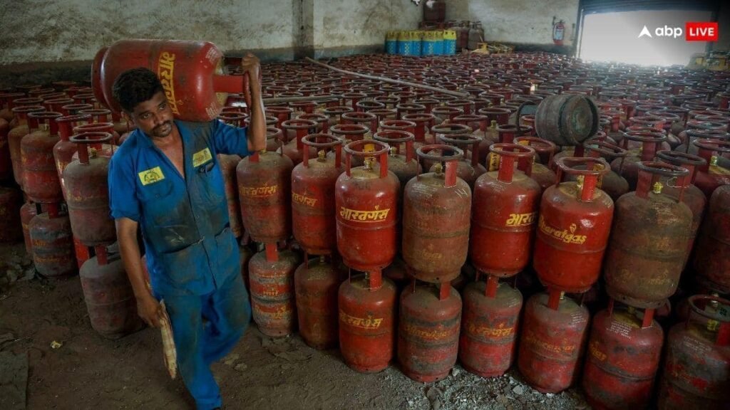 यूपी-में-lpg-की-कालाबाजारी-करने-वालों-पर-एक्शन,-1483-स्थानों-पर-रेड,-4-वितरकों-पर-fir-दर्ज