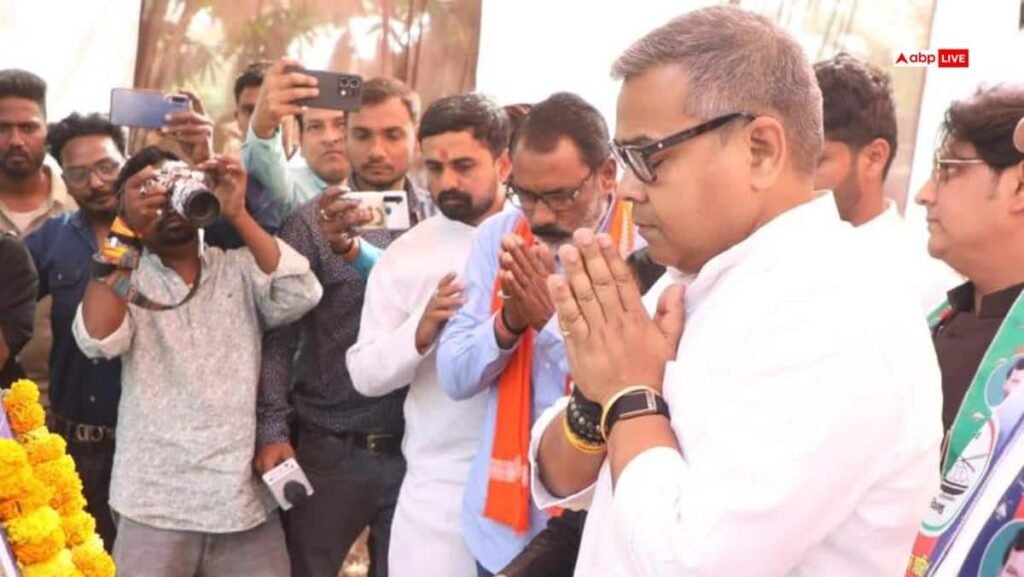 भदोही-हत्याकांड:-पीड़ित-परिवार-से-मिले-सांसद-अरुण-भारती,-अखिलेश-और-यूपी-पुलिस-पर-साधा-निशाना