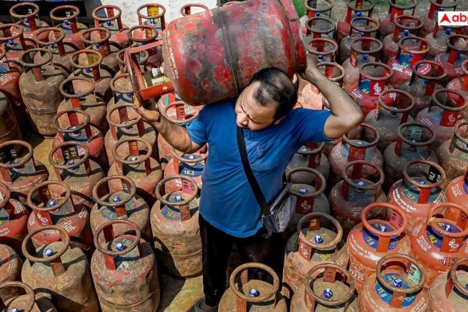 lpg-crisis:-जैसलमेर-में-सिलेंडर-सप्लाई-में-बड़ा-फर्जीवाड़ा!-छापेमारी-के-बाद-गैस-एजेंसी-का-गोदाम-सीज