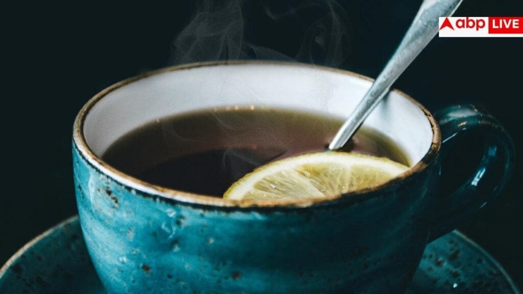 lemon-coffee-for-weight-loss:-कॉफी-में-नींबू-डालकर-पीने-से-बर्न-हो-जाता-है-फैट,-कितना-कारगर-है-यह-वायरल-नुस्खा?