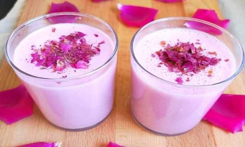 घर-पर-बनाएं-बाजार-जैसी-ठंडी-ठंडी-गुलाब-लस्सी,-स्वाद-ऐसा-कि-बार-बार-पीने-का-मन-करे