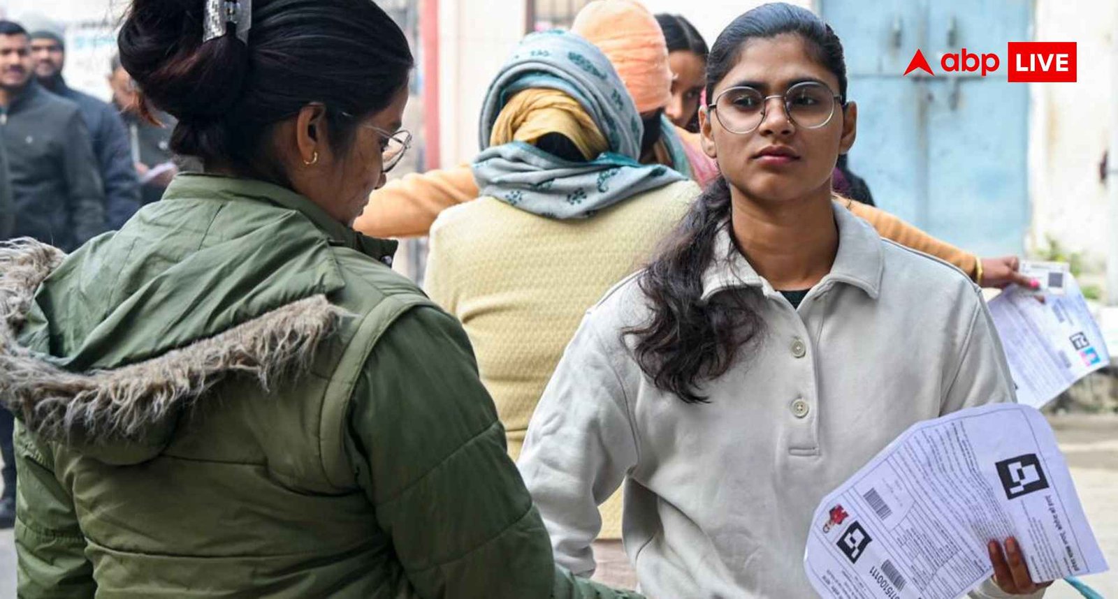 कौन-तैयार-करता-है-यूपी-si-परीक्षा-का-पेपर,-जिसमें-‘पंडित’-पर-पूछे-गए-सवाल-पर-हो-गया-बवाल?