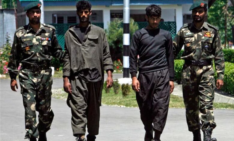 तिहाड़-से-छूटा,-आसिम-मुनीर-की-गोद-में-बैठा,-पहलगाम-में-मचाई-तबाही,-अब-बना-मोस्ट-वांटेड-आतंकवादी