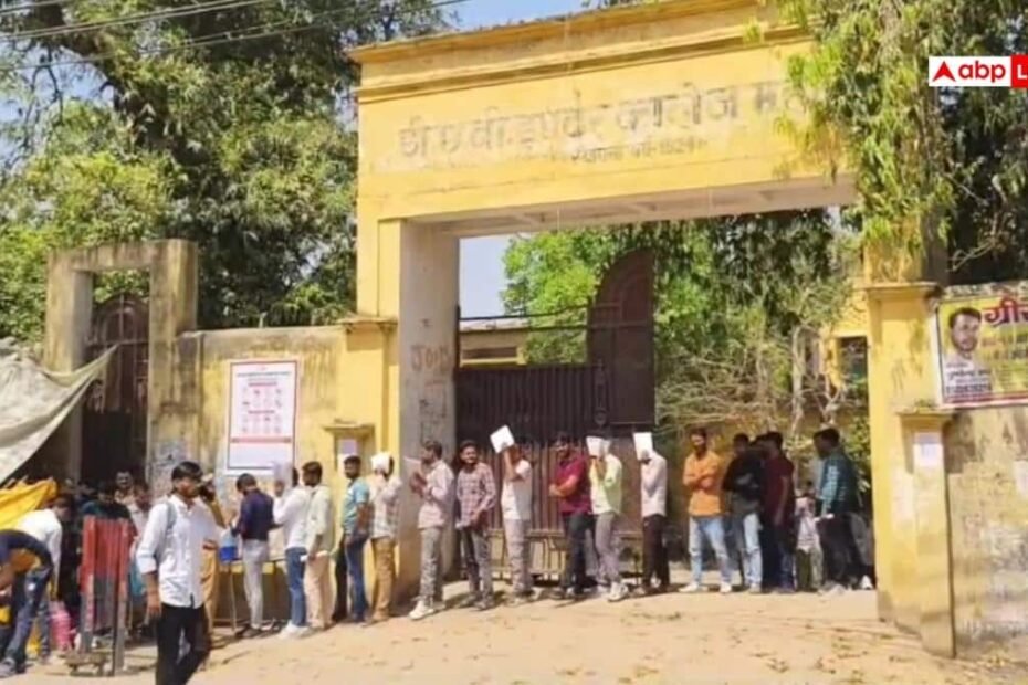 mahoba-news:-महोबा-में-दरोगा-भर्ती-परीक्षा-का-दूसरा-दिन-शांतिपूर्ण,-डीएम-एसपी-ने-किया-केंद्रों-का-निरीक्षण