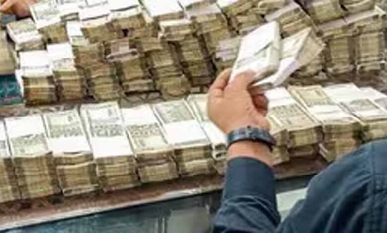 दिल्ली-से-up-mp-तक-बड़ी-रेड:-कैश-गहनों-का-अंबार,-200-करोड़-के-काले-धन-का-खुलासा