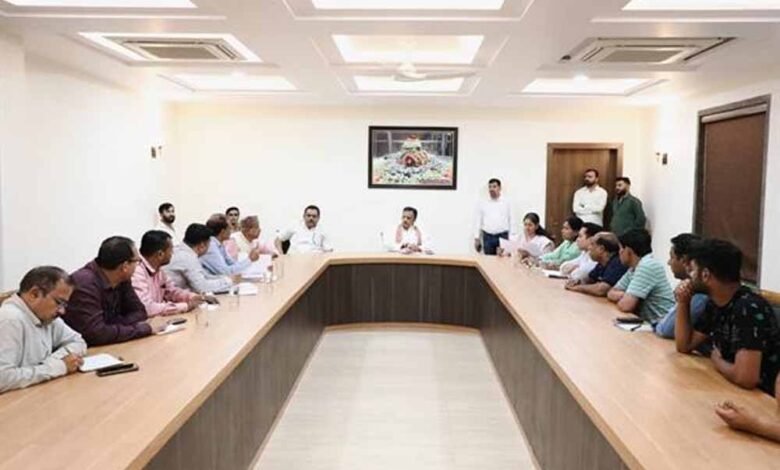 उप-मुख्यमंत्री-शुक्ल-ने-रीवा-ने-घरेलू-गैस-आपूर्ति-व्यवस्था-की-समीक्षा-की