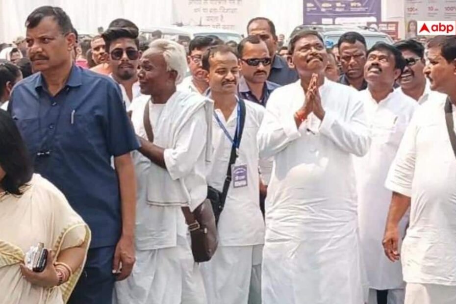 seraikela-news:-सरायकेला-में-लाखों-श्रद्धालु-जुटे,-क्या-सत्संग-के-बहाने-बंगाल-के-वोटरों-को-साध-रही-बीजेपी?