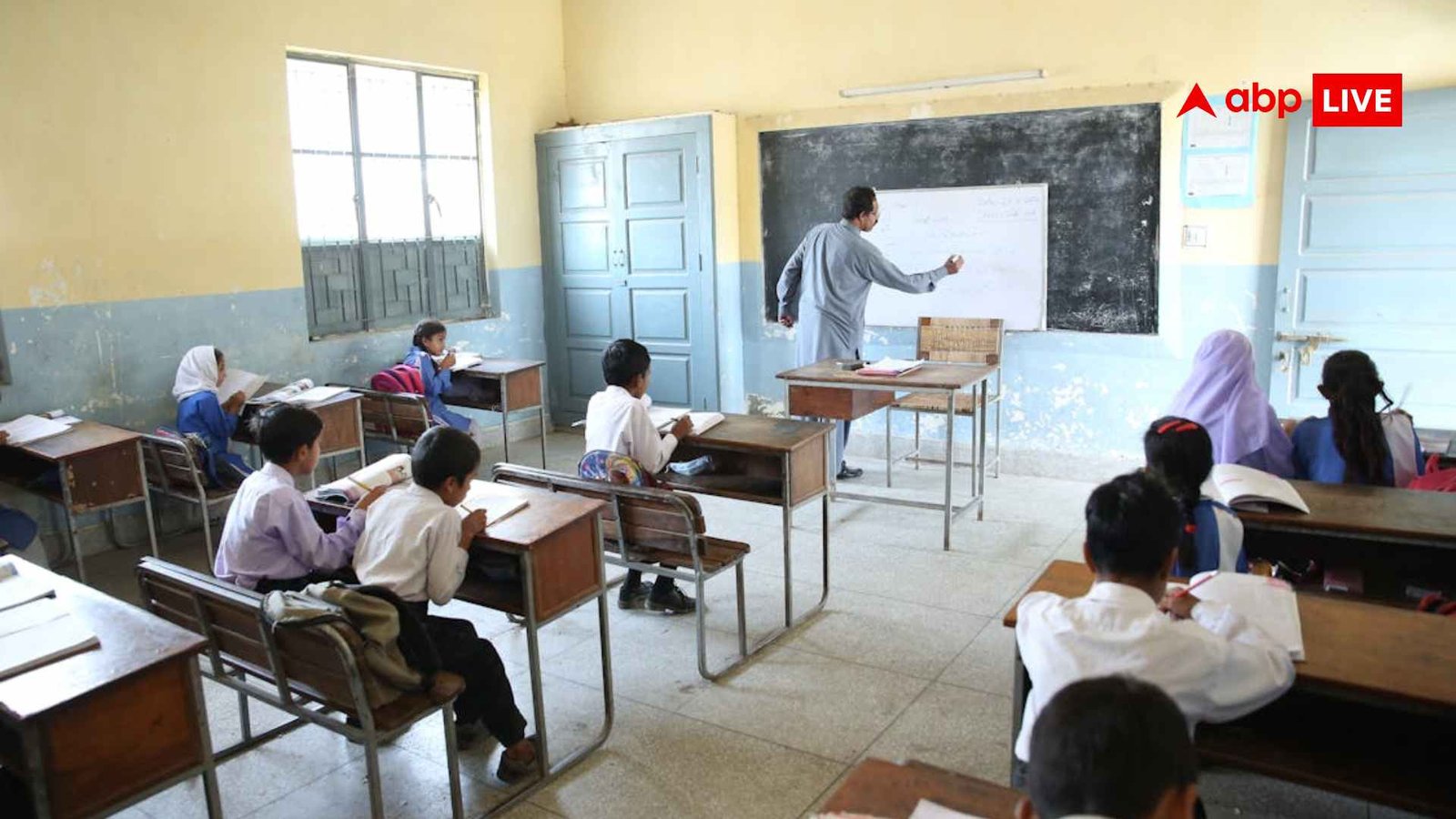 टीचर-बनने-का-सपना-पूरा-करेगी-up-सरकार,-स्पेशल-एजुकेटर-पदों-पर-निकली-भर्ती;-जानें-कौन-कर-सकता-है-अप्लाई?