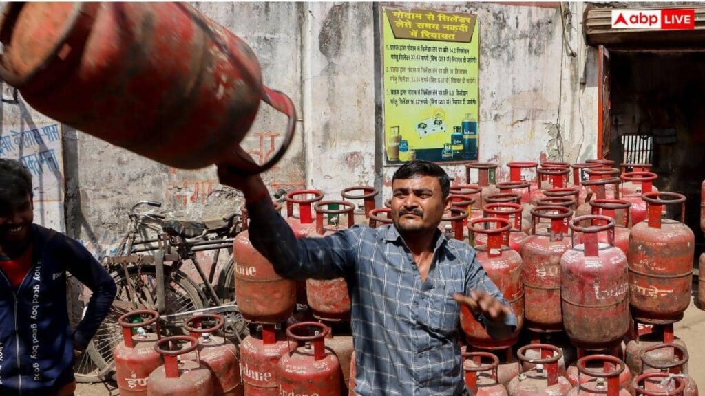 buldhana-news:-होटल-में-चला-रहे-थे-घरेलू-गैस-से-किचन!-तहसीलदार-की-छापेमारी-में-14-सिलेंडर-जब्त