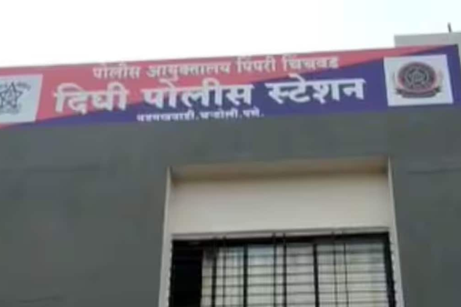 maharashtra:-पहले-मोबाइल-फॉर्मेट-किया,-फिर-19-साल-के-युवक-ने-सीट-बेल्ट-से-अपनी-जान-दी