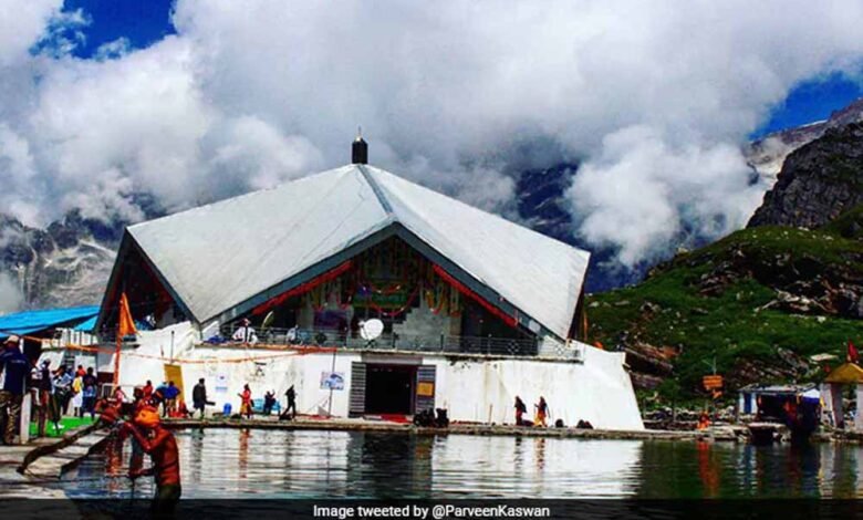 हेमकुंड-साहिब-के-कपाट-23-मई-को-खुलेंगे,-मंदिर-परिसर-में-5-फीट-तक-जमी-बर्फ