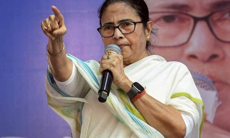 तीन-स्कीम-और-तीन-फैक्टर-का-सहारा:-बंगाल-में-ममता-बनर्जी-की-पकड़-क्यों-मजबूत,-भाजपा-की-स्थिति-क्या?