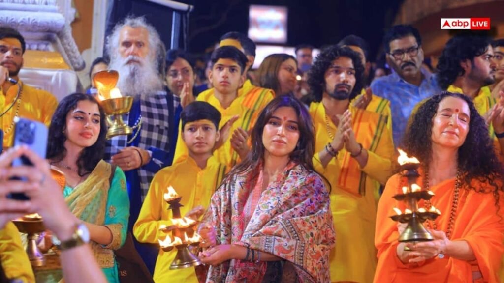 एक्ट्रेस-भूमि-पेडनेकर-ने-ऋषिकेश-में-अनुभव-की-अद्भुत-आध्यात्मिक-शांति,-गंगा-आरती-में-लिया-भाग