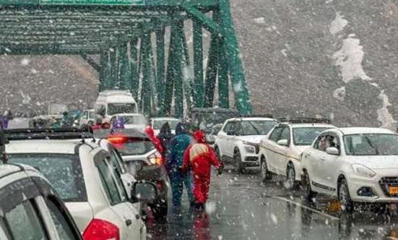 सावधान!-बर्फबारी-के-कारण-अटल-टनल-की-ओर-जाने-वाले-रास्ते-बंद,-imd-ने-जारी-किया-अलर्ट