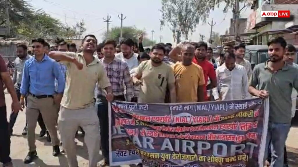 noida-news:-जेवर-एयरपोर्ट-के-बाहर-किसानों-का-धरना,-बोले-स्थानीय-युवाओं-को-नहीं-मिल-रहा-रोजगार