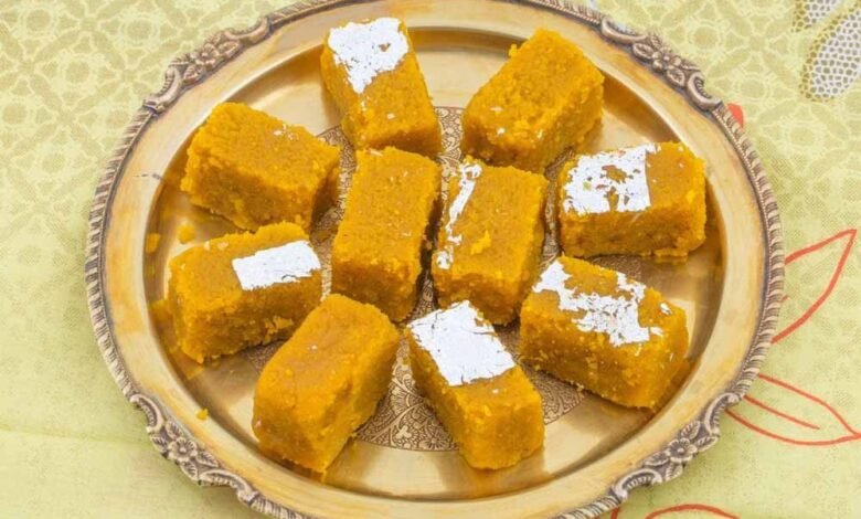 झटपट-तैयार-करें-बेसन-की-बर्फी,-स्वाद-ऐसा-कि-भूल-नहीं-पाएंगे