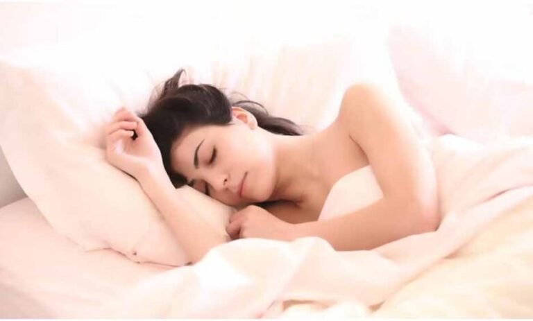 गर्मी-में-नहीं-आती-नींद?-एक्सपर्ट-के-ये-आसान-टिप्स-दिलाएंगे-सुकून-और-हटाएँगे-थकान