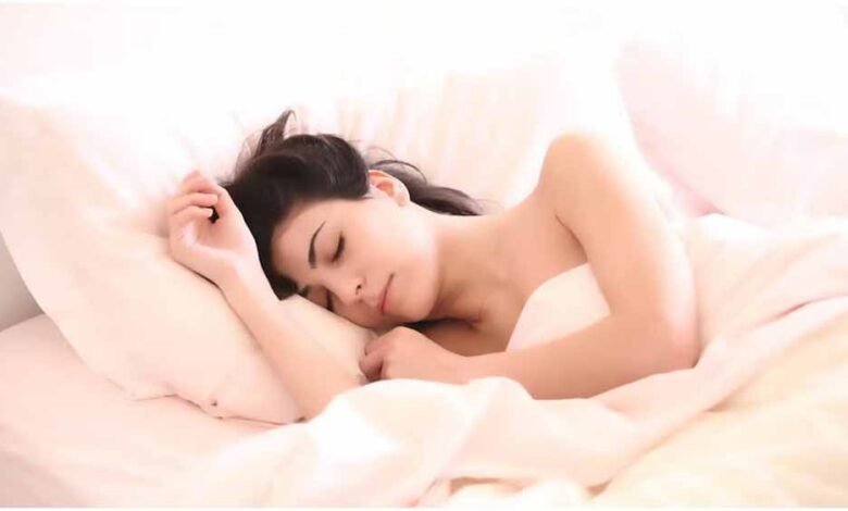 गर्मी-में-नहीं-आती-नींद?-एक्सपर्ट-के-ये-आसान-टिप्स-दिलाएंगे-सुकून-और-हटाएँगे-थकान