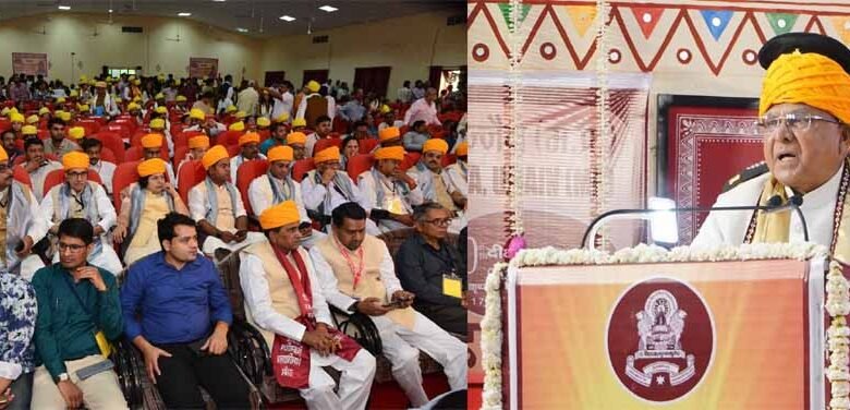 दीक्षा-प्राप्‍त-करने-के-बाद-विद्यार्थी-समाज-और-देश-के-विकास-में-सहयोग-दें-और-बने-जिम्‍मेदार-नागरिक-:-राज्‍यपाल-पटेल