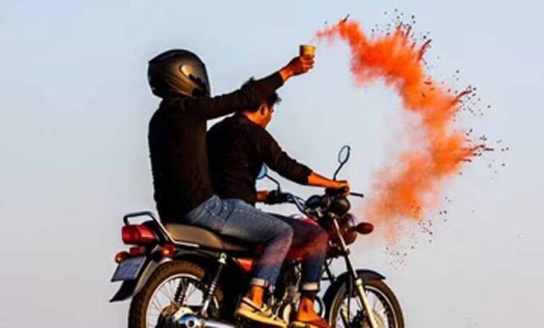 मिर्च-पाउडर-फेंक-1-करोड़-की-लूट,-बाइक-सवार-4-बदमाश-फरार