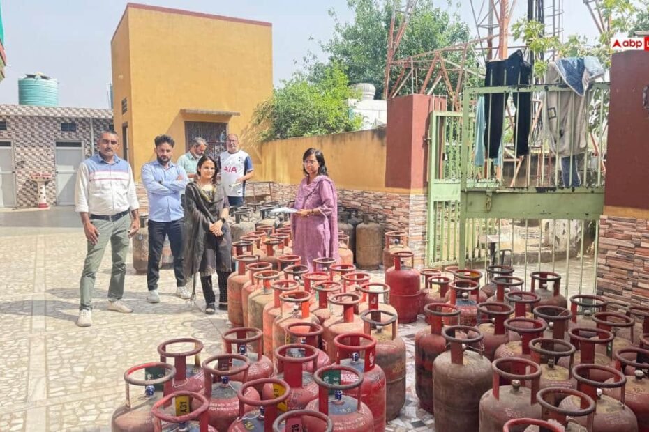 sikar-news:-lpg-की-ब्लैक-मार्केटिंग-का-भंडाफोड़,-124-सिलेंडर-बरामद,-कंट्रोल-रूम-चालू