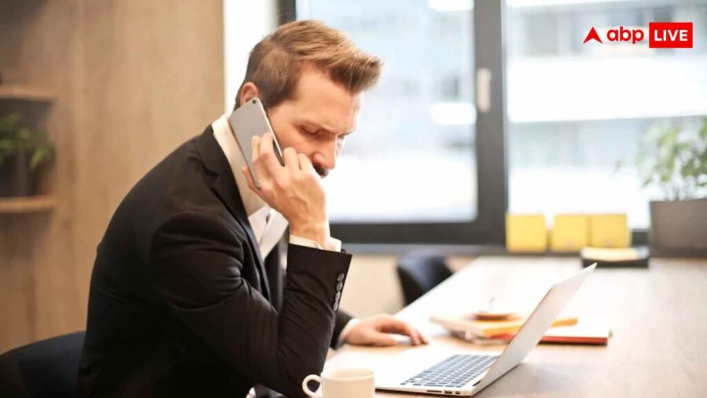 क्या-होती-है-व्हाइट,-रेड-और-पिंक-कॉलर-जॉब?-जानिए-इनके-बीच-का-अंतर