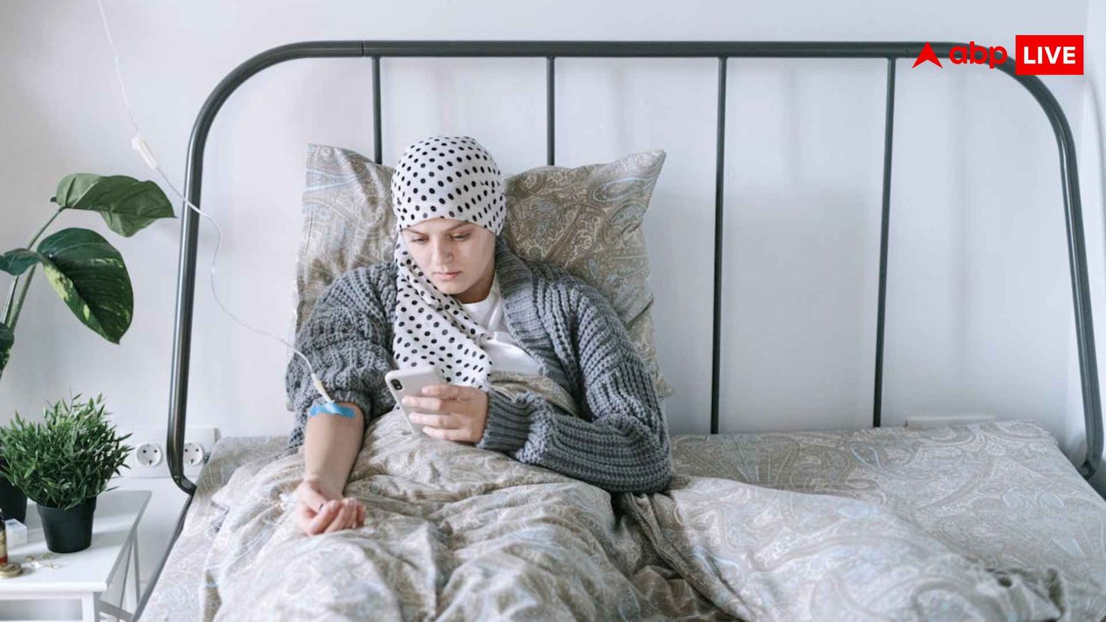 मुंह-में-दिखें-ये-संकेत-तो-हो-सकता-है-आंत-का-कैंसर,-इग्नोर-न-करें-डेंटिस्ट-की-ये-वॉर्निंग