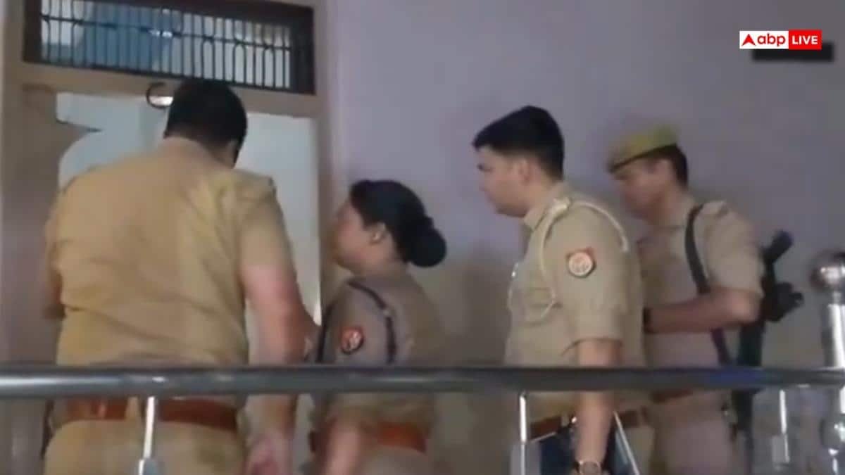 यूपी:-फर्रुखाबाद-में-पूर्व-mla-विजय-सिंह-के-घर-में-विस्फोट,-दो-बेटों-समेत-6-घायल