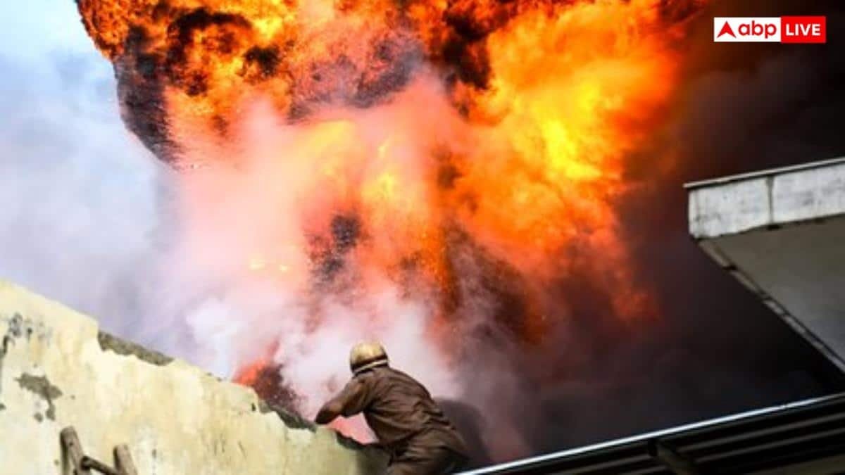 delhi-fire:-दिल्ली-आग-में-6-लोगों-की-मौत-पर-सीएम-रेखा-गुप्ता-सख्त,-दिए-मजिस्ट्रियल-जांच-के-आदेश