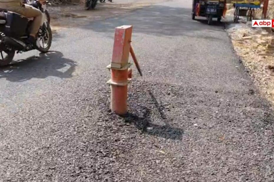 mirzapur-news:-सड़क-के-बीच-में-छोड़ा-हैंडपंप,-इंजीनियर्स-की-लापरवाही,-वीडियो-वायरल-होने-के-बाद-हटा