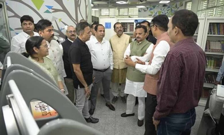 उप-मुख्यमंत्री-शुक्ल-ने-रायपुर-की-नालंदा-लाइब्रेरी-के-मॉडल-को-सराहा