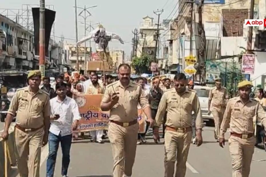 shamli-news:-cm-योगी-की-मां-पर-अभद्र-टिप्पणी-से-भड़का-बजरंग-दल,-फूंका-मौलाना-का-पुतला