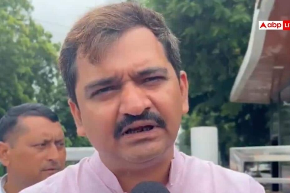 गाजीपुर:-गंगा-में-नाव-पर-इफ्तार-वाले-वीडियो-पर-बीजेपी-नेता-बोले,-‘किसी-को-भी…’