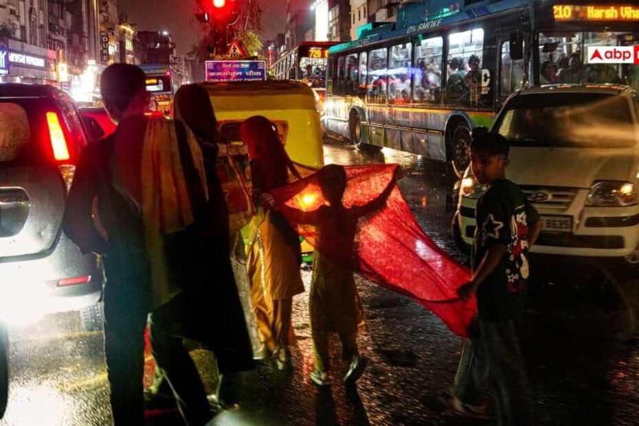 भारी-बारिश-से-दिल्ली-के-कई-इलाकों-में-बिजली-गुल,-imd-ने-राज्यों-को-भेजा-अलर्ट,-16-फ्लाइट-डायवर्ट