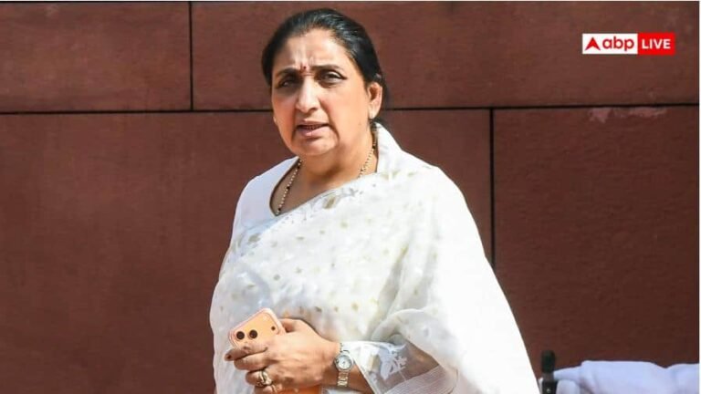 maharashtra-by-election:-बारामती-में-शरद-पवार-की-पार्टी-के-पीछे-हटते-ही-सुनेत्रा-पवार-के-खिलाफ-उतरी-कांग्रेस,-खड़ा-कर-सकती-है-उम्मीदवार